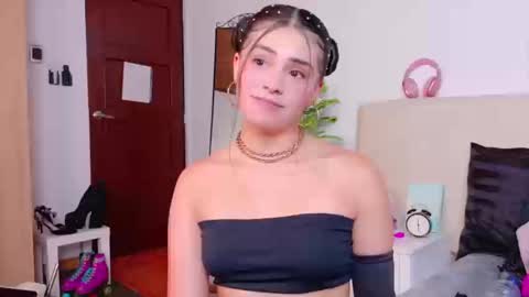 Snapshot of saritabratz chatting on September 17, 9:05 pm Sara online show from September 17, 9:05 pm