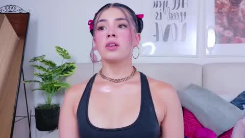 Snapshot of saritabratz chatting on October 8, 8:28 pm Sara online show from October 8, 8:28 pm