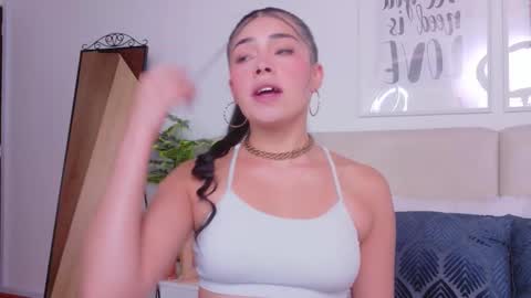 Snapshot of saritabratz chatting on October 25, 9:42 pm Sara online show from October 25, 9:42 pm