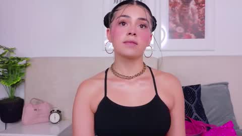 Snapshot of saritabratz chatting on November 15, 9:21 pm Sara online show from November 15, 9:21 pm