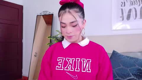 Snapshot of saritabratz chatting on December 13, 8:36 pm Sara online show from December 13, 8:36 pm