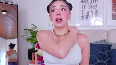 Snapshot of saritabratz chatting on December 14, 9:30 pm Sara online show from December 14, 9:30 pm