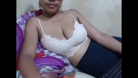 saronette online show from January 9, 7:10 am