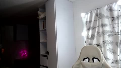 yesica online show from February 22, 5:23 am