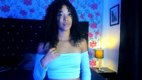 Snapshot of sasha_fox0 chatting on December 6, 1:51 am emy online show from December 6, 1:51 am