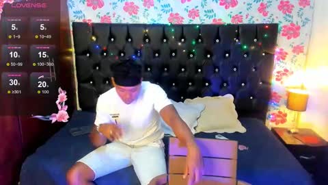 Snapshot of sasha_fox0 chatting on December 13, 12:42 am emy online show from December 13, 12:42 am