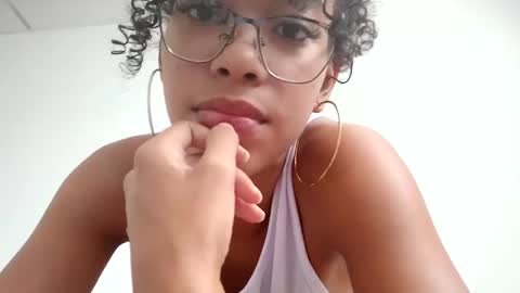 Snapshot of sasha_fox0 chatting on January 31, 3:11 pm emy online show from January 31, 3:11 pm