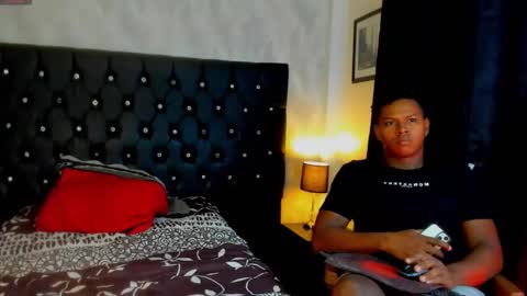 Snapshot of sasha_fox0 chatting on February 7, 12:53 am emy online show from February 7, 12:53 am