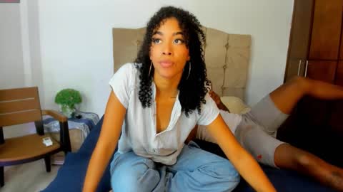 Snapshot of sasha_fox0 chatting on February 9, 3:22 am emy online show from February 9, 3:22 am