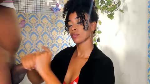 Snapshot of sasha_fox0 chatting on February 14, 1:23 am emy online show from February 14, 1:23 am