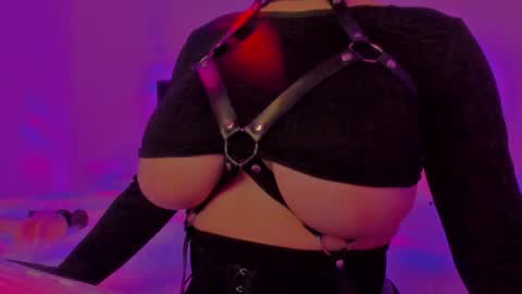   Sasha   online show from February 9, 1:33 am