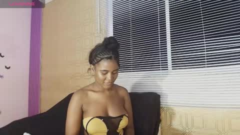 SashhaLux22 online show from November 10, 4:33 am