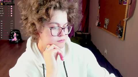 Snapshot of sashy_way chatting on December 8, 3:43 am .Alexandra online show from December 8, 3:43 am