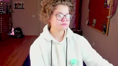 Snapshot of sashy_way chatting on December 18, 6:35 pm .Alexandra online show from December 18, 6:35 pm