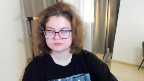 Snapshot of sashy_way chatting on September 18, 9:28 pm .Alexandra online show from September 18, 9:28 pm