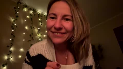 Snapshot of sassyella chatting on December 15, 8:52 am Sassyella online show from December 15, 8:52 am