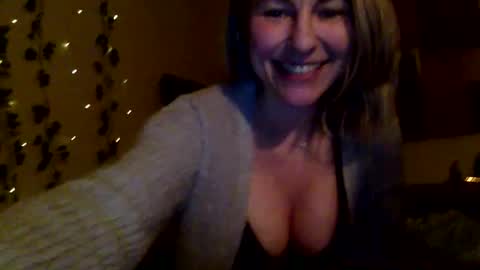 Snapshot of sassyella chatting on March 10, 5:00 am Sassyella online show from March 10, 5:00 am