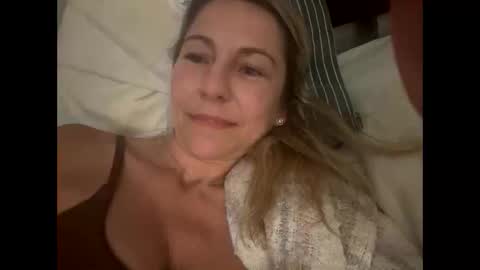 Snapshot of sassyella chatting on October 16, 9:43 am Sassyella online show from October 16, 9:43 am