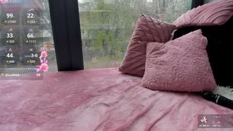 Snapshot of sassyt33n chatting on December 10, 10:38 am sassyt33n online show from December 10, 10:38 am