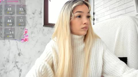 Snapshot of sassyt33n chatting on February 7, 8:33 am sassyt33n online show from February 7, 8:33 am