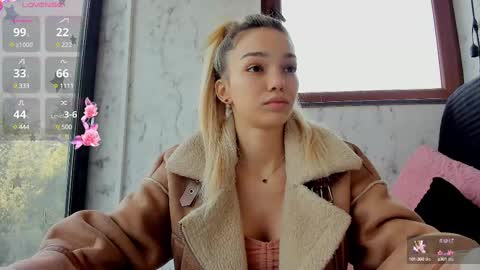 Snapshot of sassyt33n chatting on February 13, 8:17 am sassyt33n online show from February 13, 8:17 am