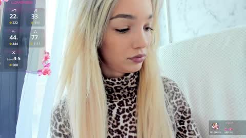 Snapshot of sassyt33n chatting on February 26, 9:32 am sassyt33n online show from February 26, 9:32 am