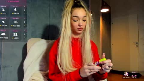 Snapshot of sassyt33n chatting on October 26, 9:15 am sassyt33n online show from October 26, 9:15 am