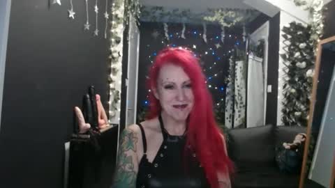 Snapshot of saucysky chatting on February 1, 9:51 pm SaucySky online show from February 1, 9:51 pm