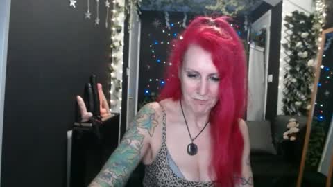 Snapshot of saucysky chatting on February 2, 11:21 pm SaucySky online show from February 2, 11:21 pm