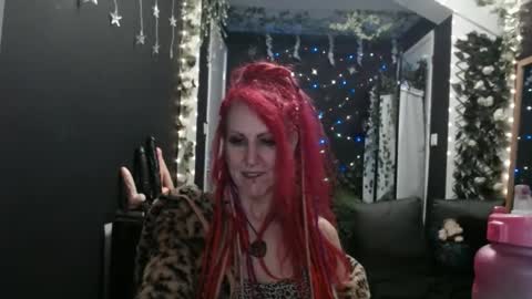 Snapshot of saucysky chatting on February 8, 3:30 am SaucySky online show from February 8, 3:30 am