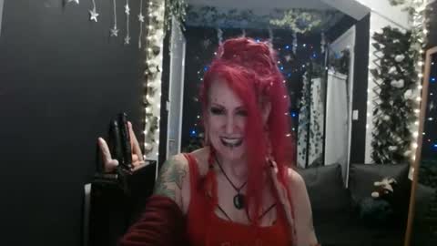 Snapshot of saucysky chatting on February 8, 9:25 pm SaucySky online show from February 8, 9:25 pm