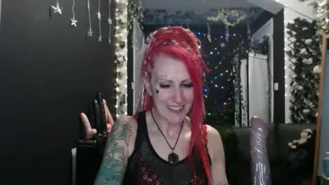 Snapshot of saucysky chatting on February 15, 1:21 am SaucySky online show from February 15, 1:21 am