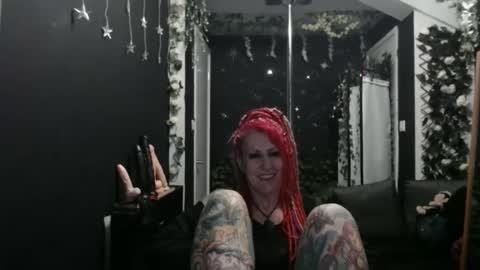 Snapshot of saucysky chatting on February 16, 7:37 am SaucySky online show from February 16, 7:37 am