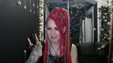 Snapshot of saucysky chatting on February 17, 12:32 am SaucySky online show from February 17, 12:32 am