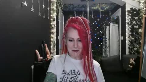 Snapshot of saucysky chatting on February 17, 10:03 pm SaucySky online show from February 17, 10:03 pm