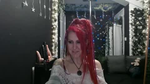 Snapshot of saucysky chatting on February 18, 9:31 pm SaucySky online show from February 18, 9:31 pm