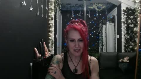 Snapshot of saucysky chatting on February 20, 1:36 am SaucySky online show from February 20, 1:36 am