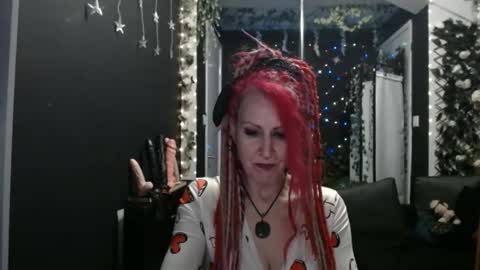 Snapshot of saucysky chatting on February 23, 9:16 pm SaucySky online show from February 23, 9:16 pm