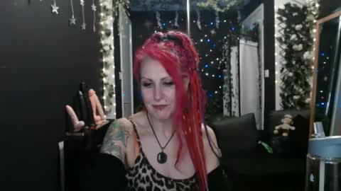 Snapshot of saucysky chatting on February 25, 1:52 am SaucySky online show from February 25, 1:52 am