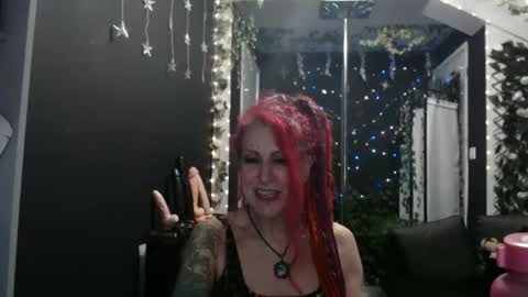 Snapshot of saucysky chatting on February 28, 1:05 am SaucySky online show from February 28, 1:05 am