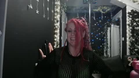 Snapshot of saucysky chatting on March 1, 3:32 am SaucySky online show from March 1, 3:32 am