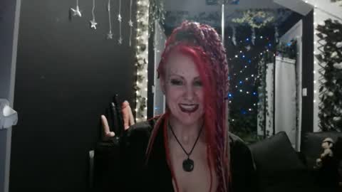 Snapshot of saucysky chatting on March 7, 9:27 pm SaucySky online show from March 7, 9:27 pm