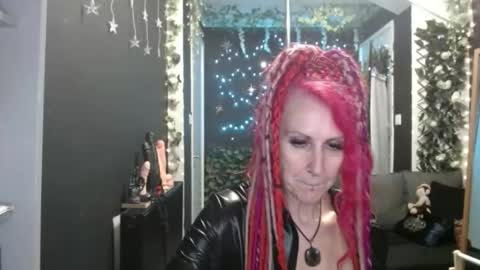 Snapshot of saucysky chatting on September 21, 8:21 pm SaucySky online show from September 21, 8:21 pm