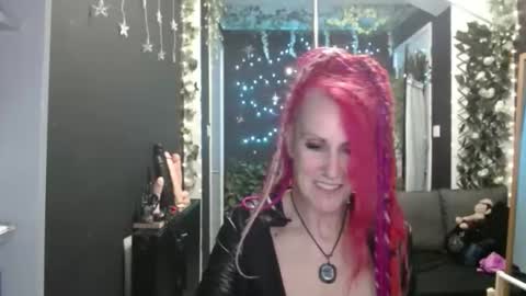 Snapshot of saucysky chatting on September 25, 9:51 pm SaucySky online show from September 25, 9:51 pm