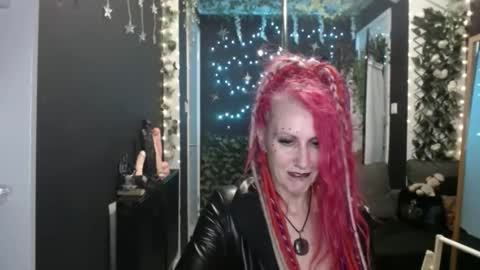 Snapshot of saucysky chatting on October 2, 10:28 pm SaucySky online show from October 2, 10:28 pm