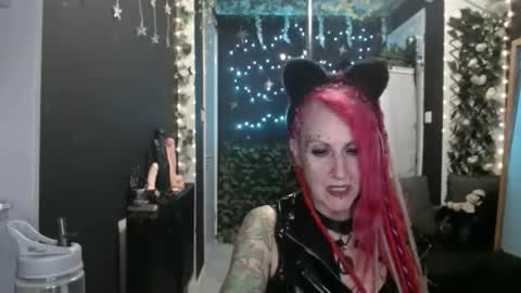 Snapshot of saucysky chatting on October 4, 8:18 pm SaucySky online show from October 4, 8:18 pm