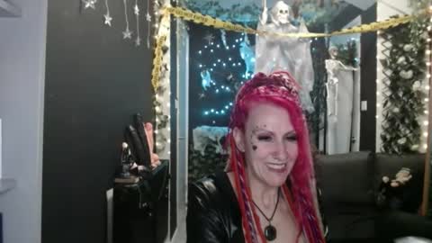 Snapshot of saucysky chatting on October 18, 12:57 am SaucySky online show from October 18, 12:57 am