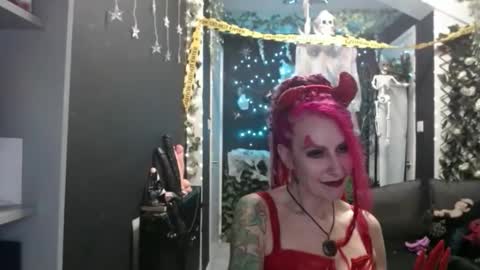 Snapshot of saucysky chatting on October 24, 7:43 pm SaucySky online show from October 24, 7:43 pm