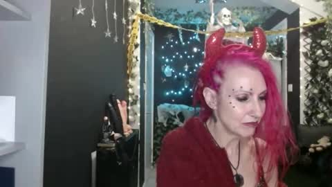 Snapshot of saucysky chatting on October 27, 2:37 am SaucySky online show from October 27, 2:37 am