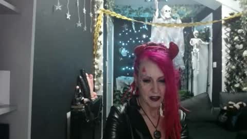 Snapshot of saucysky chatting on October 28, 9:28 pm SaucySky online show from October 28, 9:28 pm